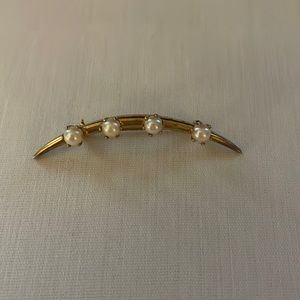 Estate jewelry Gold and pearl brooch